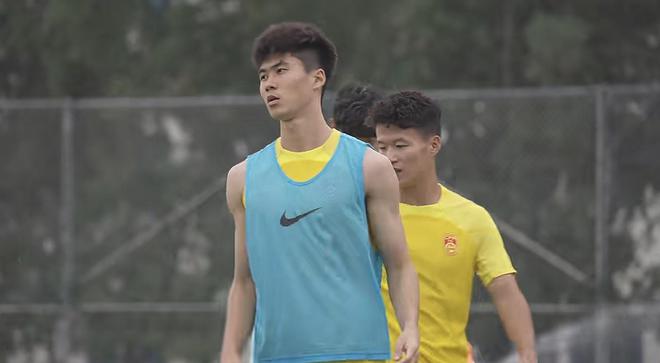 吳少聰又傷了，久帥或從U22借愛將，國(guó)足缺邊后衛(wèi) 呂焯毅值得一試