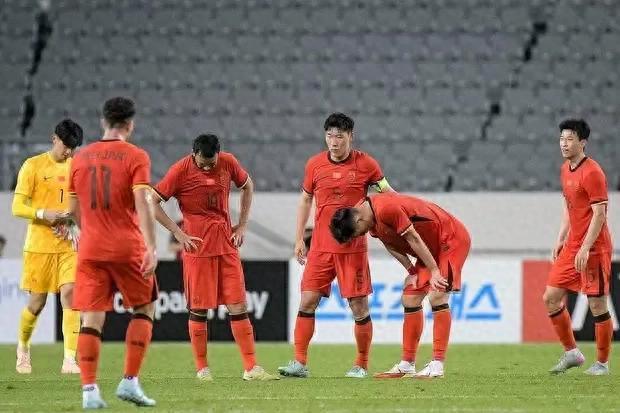 沖1-0首勝，宋凱雨中督戰(zhàn)！CCTV5直播國足收官戰(zhàn)，利好消息傳來