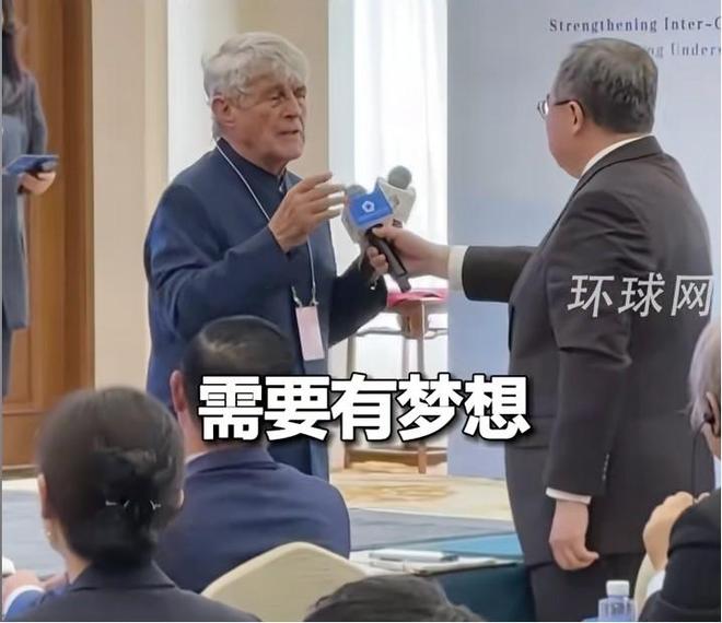 中聯(lián)部部長(zhǎng)劉建超提問米盧：再執(zhí)教國(guó)足的話，如何打進(jìn)世界杯