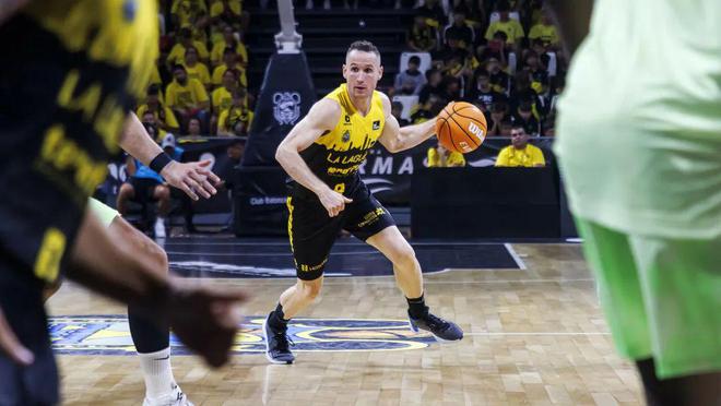 NBA初代老六，42岁进入生涯<a href=/tag/1091.html target=_blank class=infotextkey>巅峰</a>？！