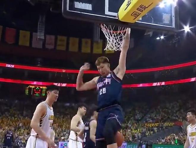 周琦22+8徐杰20+6 广东男篮20分大胜1-0广厦