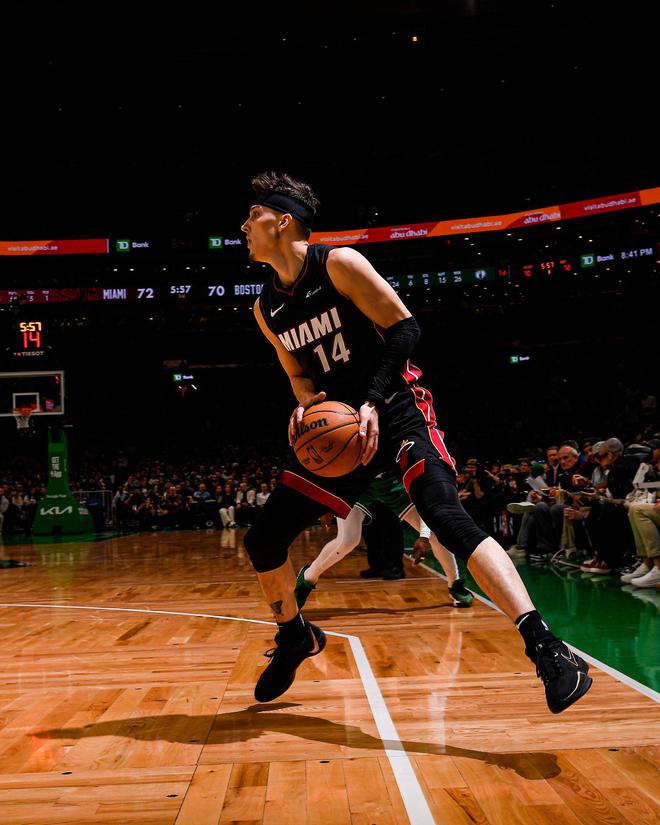 热火掀翻凯尔特人 希罗24+5+14双探花空砍61分