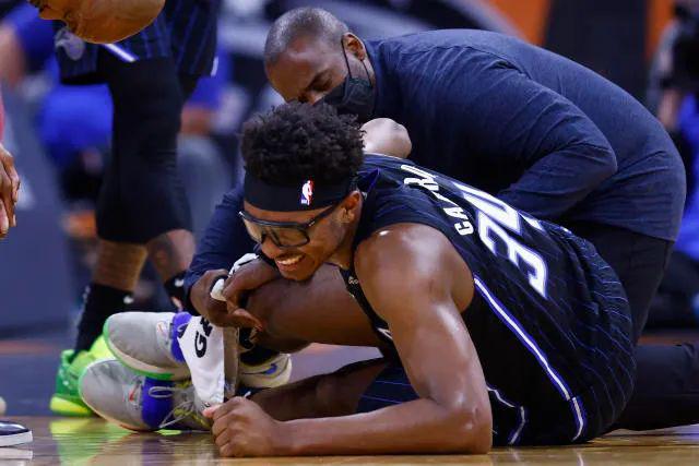 当家球星伤停后,他们成了NBA最猛球队