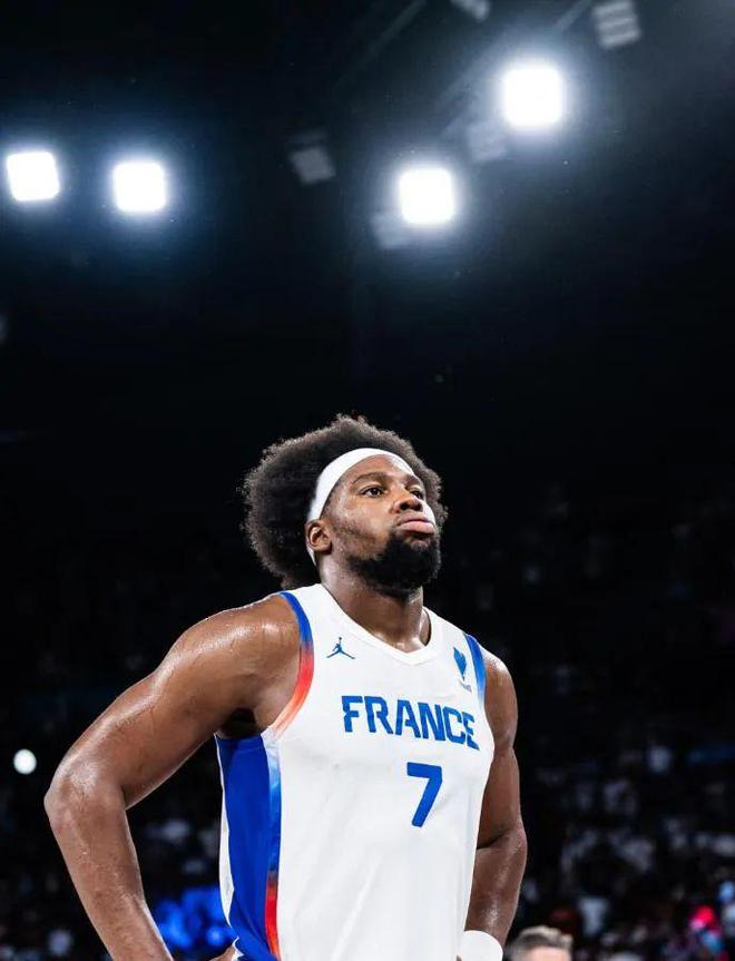 打過兩次CBA，奧運(yùn)隔扣詹姆斯，現(xiàn)在他要自己掏錢回NBA了