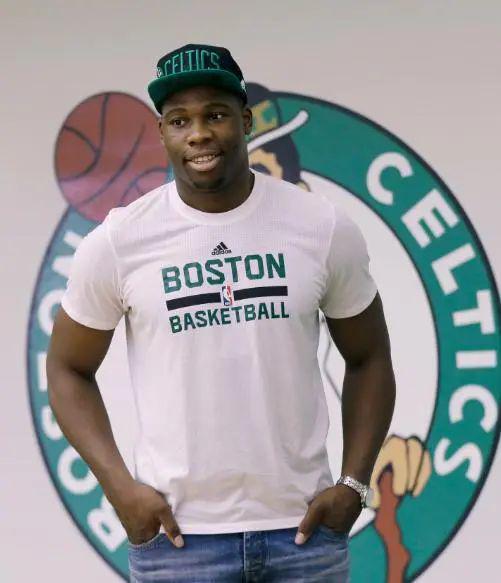 打過兩次CBA,奧運隔扣詹姆斯,現在他要自己掏錢回NBA了