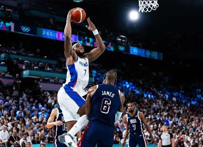 打過兩次CBA，奧運隔扣詹姆斯，現在他要自己掏錢回NBA了