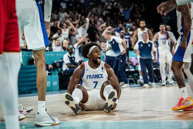 打過兩次CBA,奧運隔扣詹姆斯,現在他要自己掏錢回NBA了