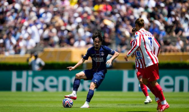 巴黎4-0大勝十人馬競！K77助攻雙響朗格萊染紅，西蒙尼一臉無奈