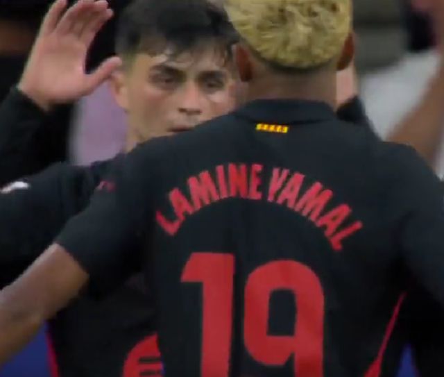 2-0后！2队多人冲突，巴萨遭对手洒水驱赶，17岁天才接班梅西