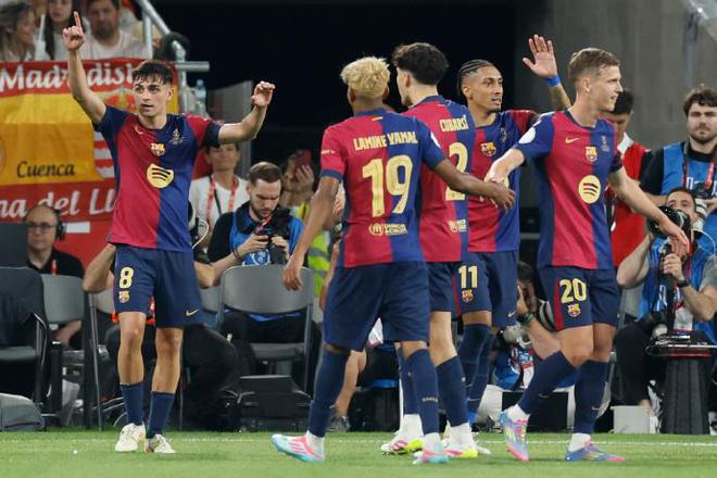 巴萨2-0双杀西班牙人！提前2轮夺西甲冠军，弗兰克加冕国内三冠王