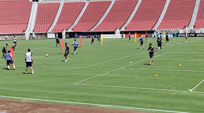 阿斯：马竞抵达美国首训，阿尔瓦雷斯、奥布拉克等9人缺席