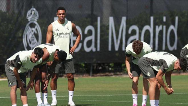 阿诺德称利物浦训练强度不如皇马，惹怒老东家球迷：这是故意贬低