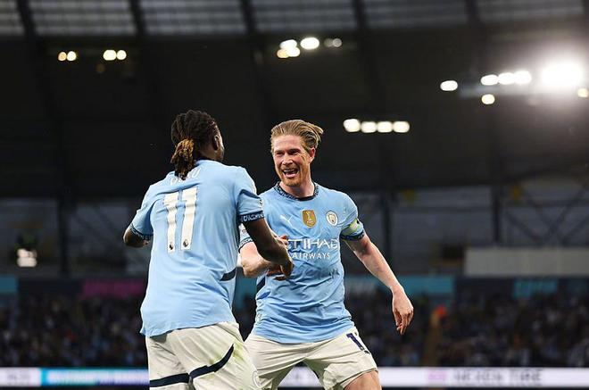 1-0！德布劳内一剑封喉，门框多次救险，曼城双杀狼队，升英超第3