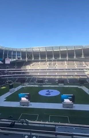 略显寒酸，热刺在主场竖起10块小屏转播决赛，球迷表示不满