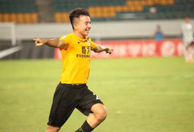 喜讯！陕西联合三连胜提前锁定冲超名额，新援前锋戴帽带队夺冠