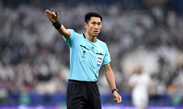 主哨亚冠川崎3-2萨德！马宁：120分钟没出牌，谁能告诉我为什么？