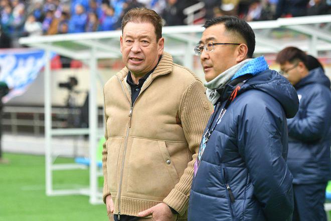 斯盧茨基：客戰(zhàn)川崎已找到阿馬杜替代者，與本田圭佑沒聊亞冠