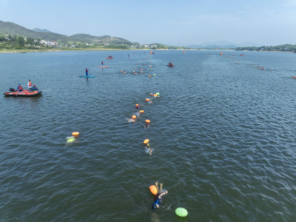“乡村铁三赛”带来山乡新貌