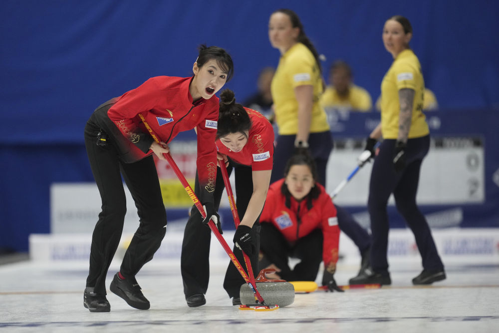 中國女子冰壺隊時隔14年再進世錦賽四強