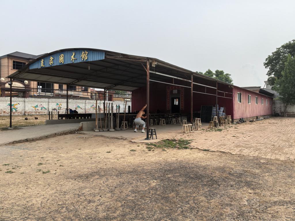 追光丨鐵皮房、土操場，這有一座“筑夢”摔跤館