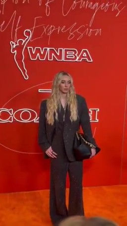 女狀元佩吉強勢登陸WNBA，實(shí)力超強，顏值也杠杠的