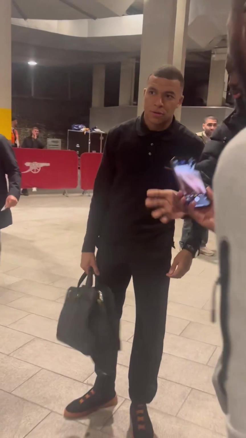 依然信心十足！球迷：我们还能翻盘吗？姆巴佩：当然可以