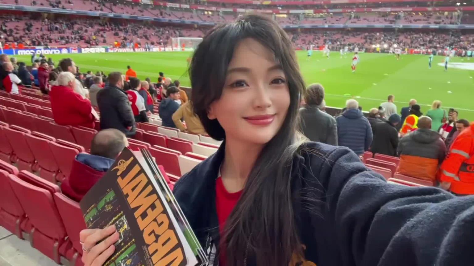 这可咋整！美女小姐姐是皇马阿森纳双料球迷