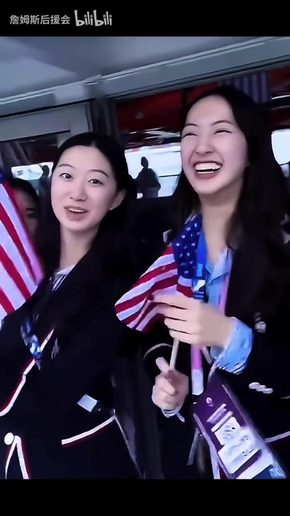 笑容收不住了！巴黎奥运会名场面：我们用库里的手机拍了合照！