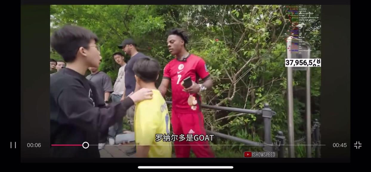 香港小孩对甲亢哥贴脸开大：C罗是GOAT！！梅西是S**T！