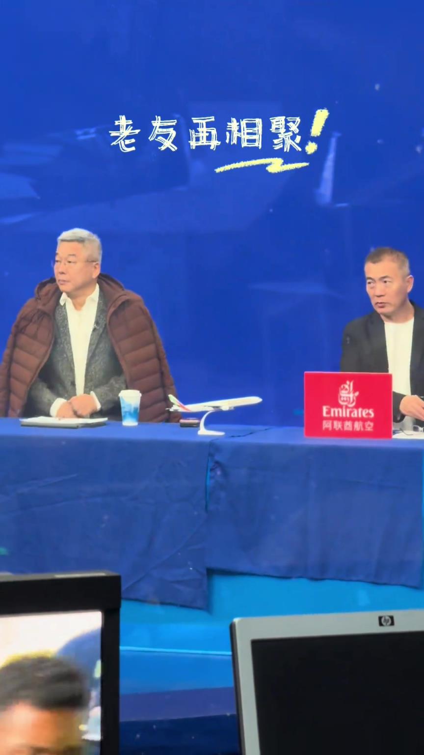 青春啊！刘建宏和黄健翔都逐渐有了白发曾经的央5解说