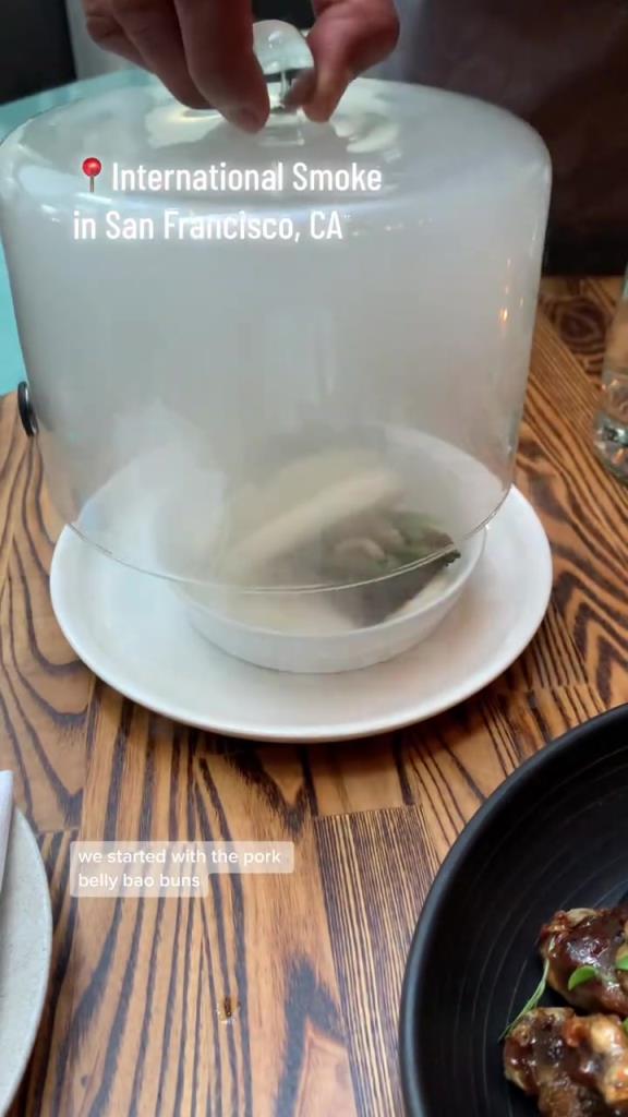 库里采访为库嫂的店打广告这家餐厅装潢&菜式看起来不错啊~