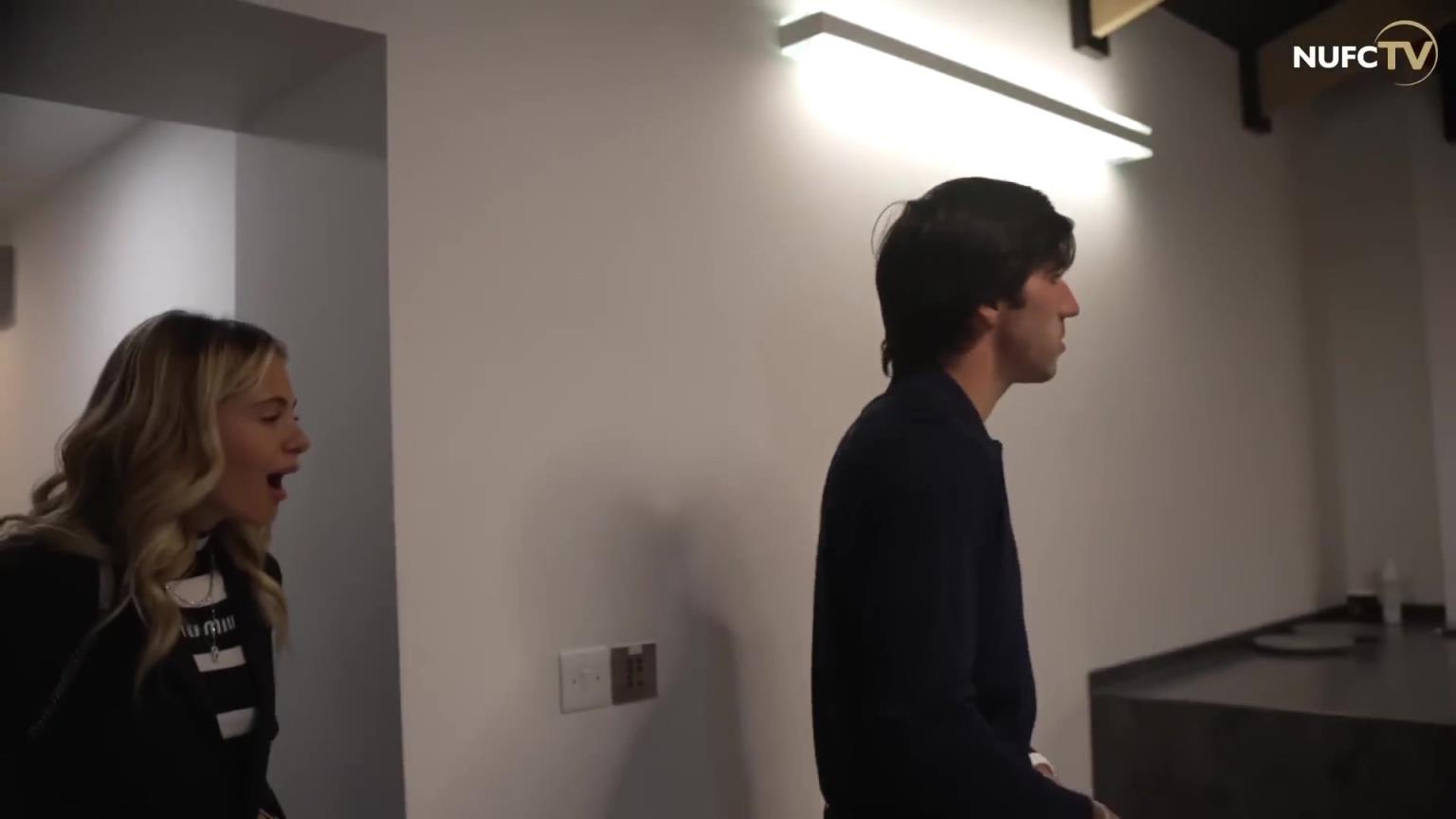 看呆！托纳利刚加盟纽卡时，被纽卡餐厅的豪华震惊到合不拢嘴