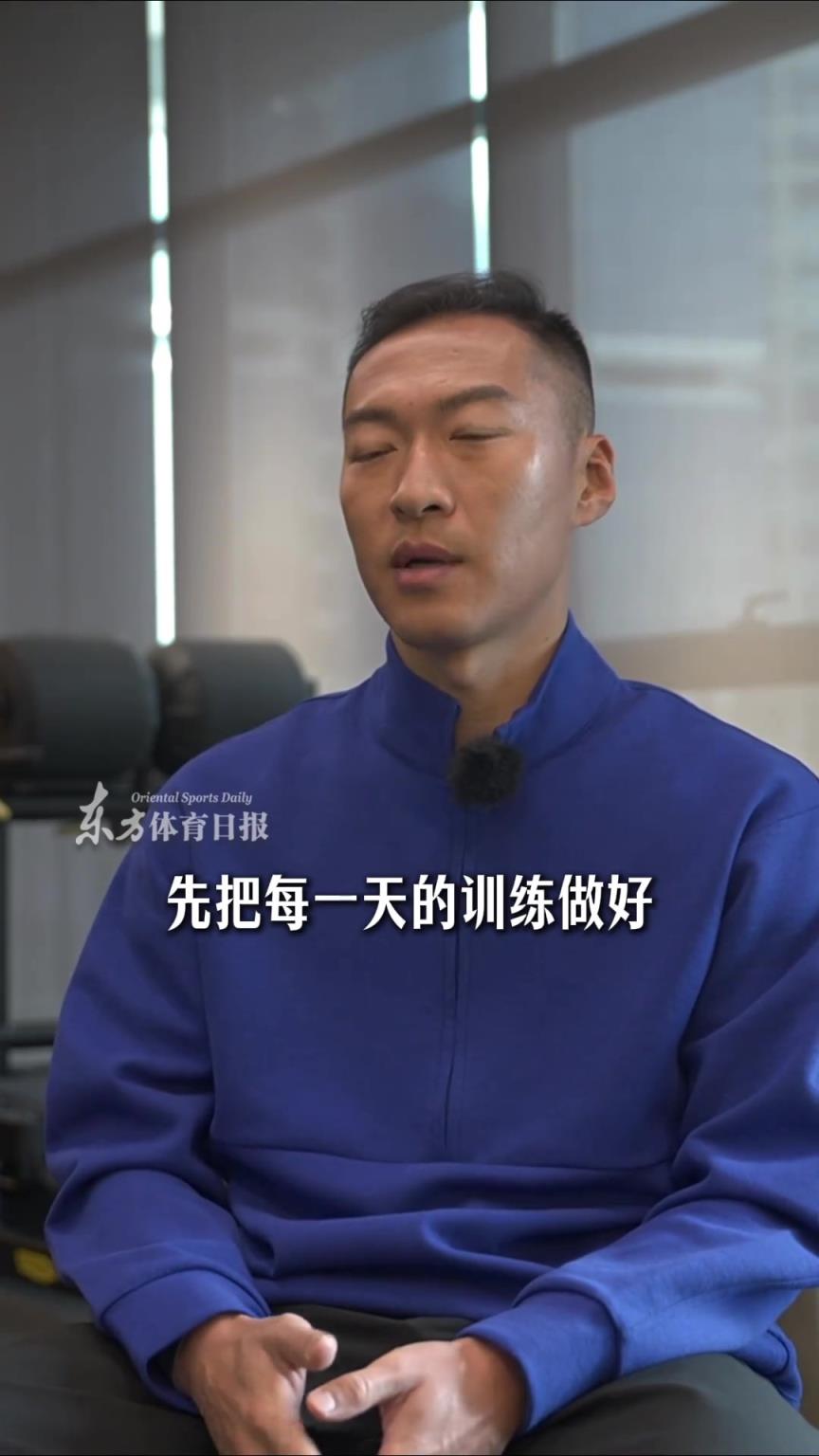 吴曦：跟年轻球员没代沟，在场上最常说的话是“别瞎跑”