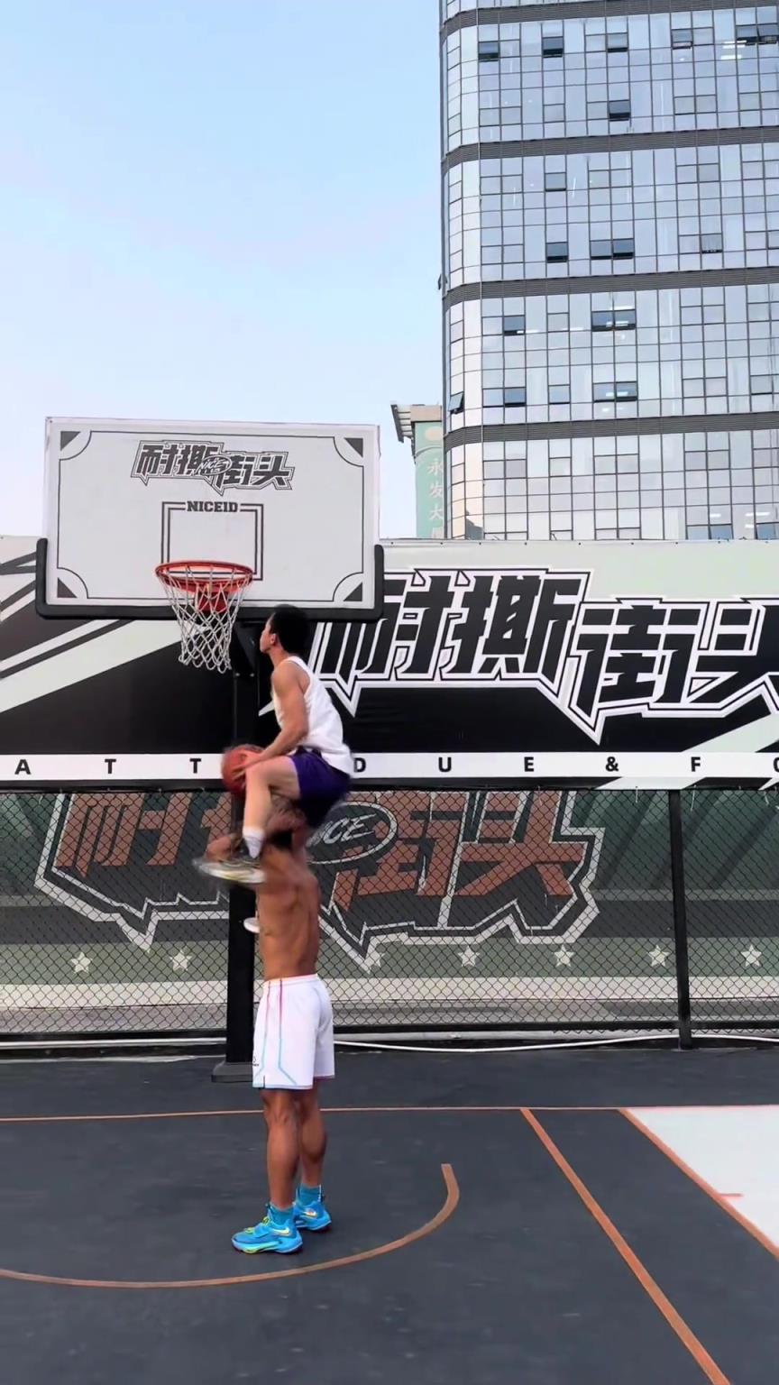 全网最矮扣篮热爱者！