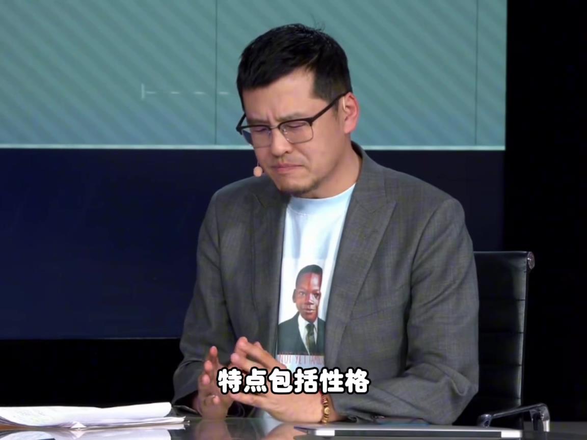 杨毅：上篮不进是他老了，致命犯规是他拼，这是威少式的错误
