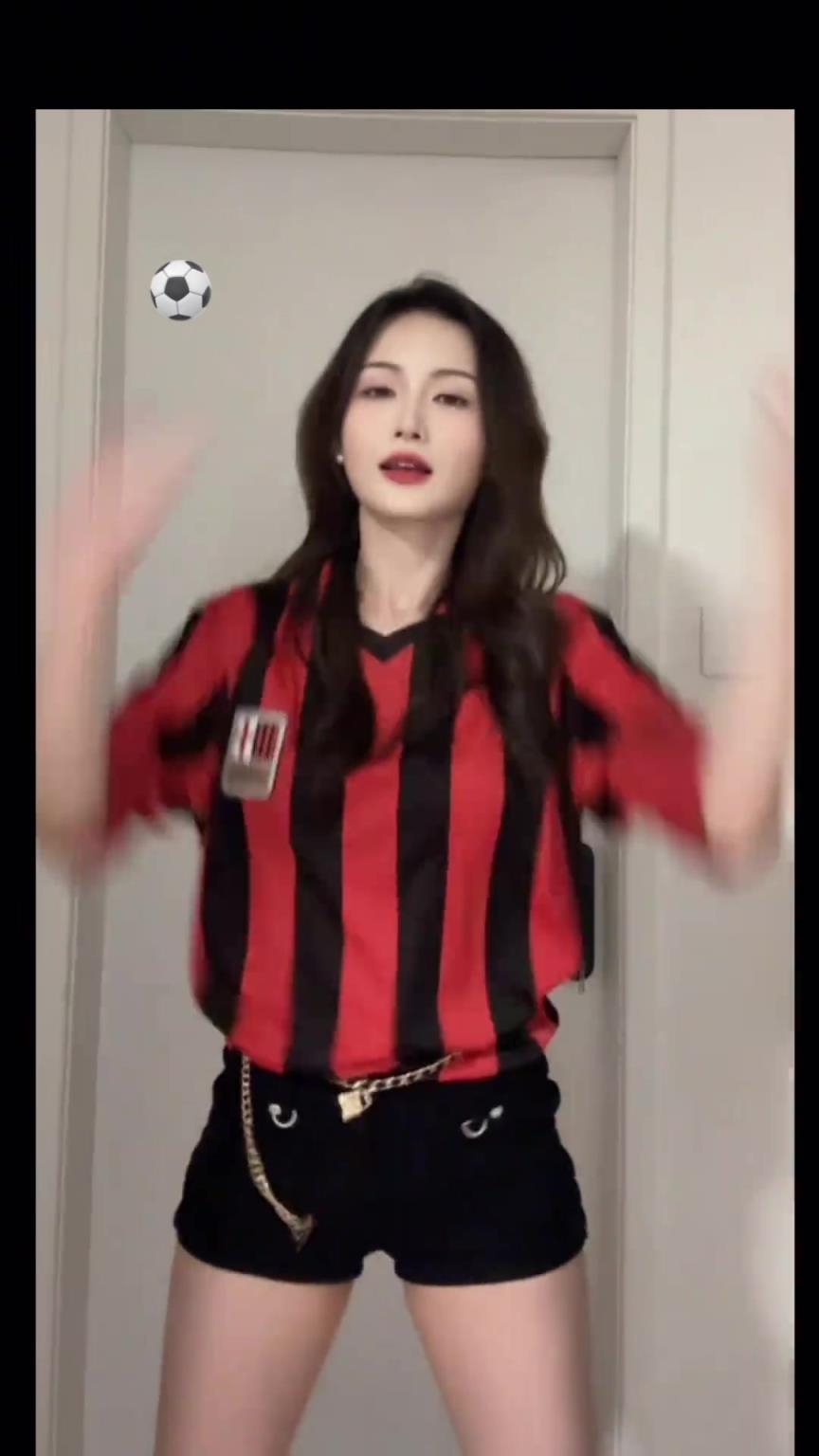 云姨你怎么穿着米兰的衣服