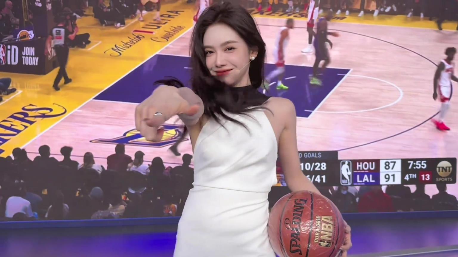 美娜：Aka湖人最强第六人 美娜 申请出战