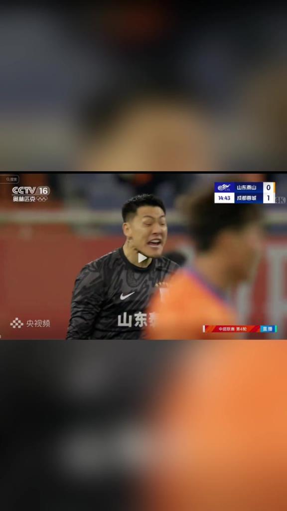 被对手狂轰乱炸屡次救险！王大雷面部狰狞怒吼队友