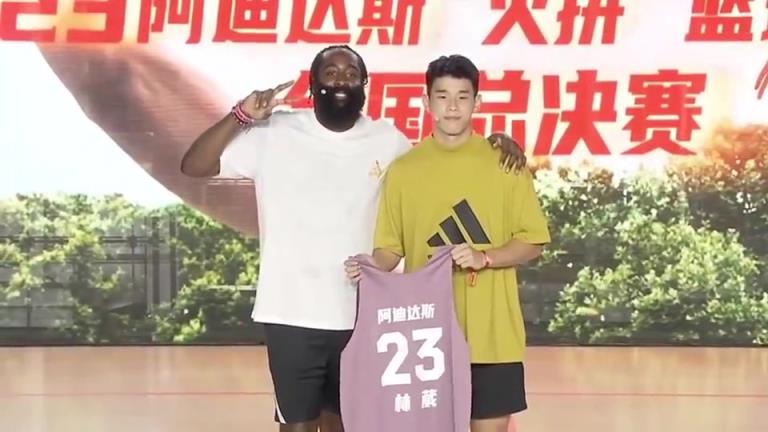 希望日后球场相见！此前哈登在阿迪活动 亲手给林葳送23号球衣