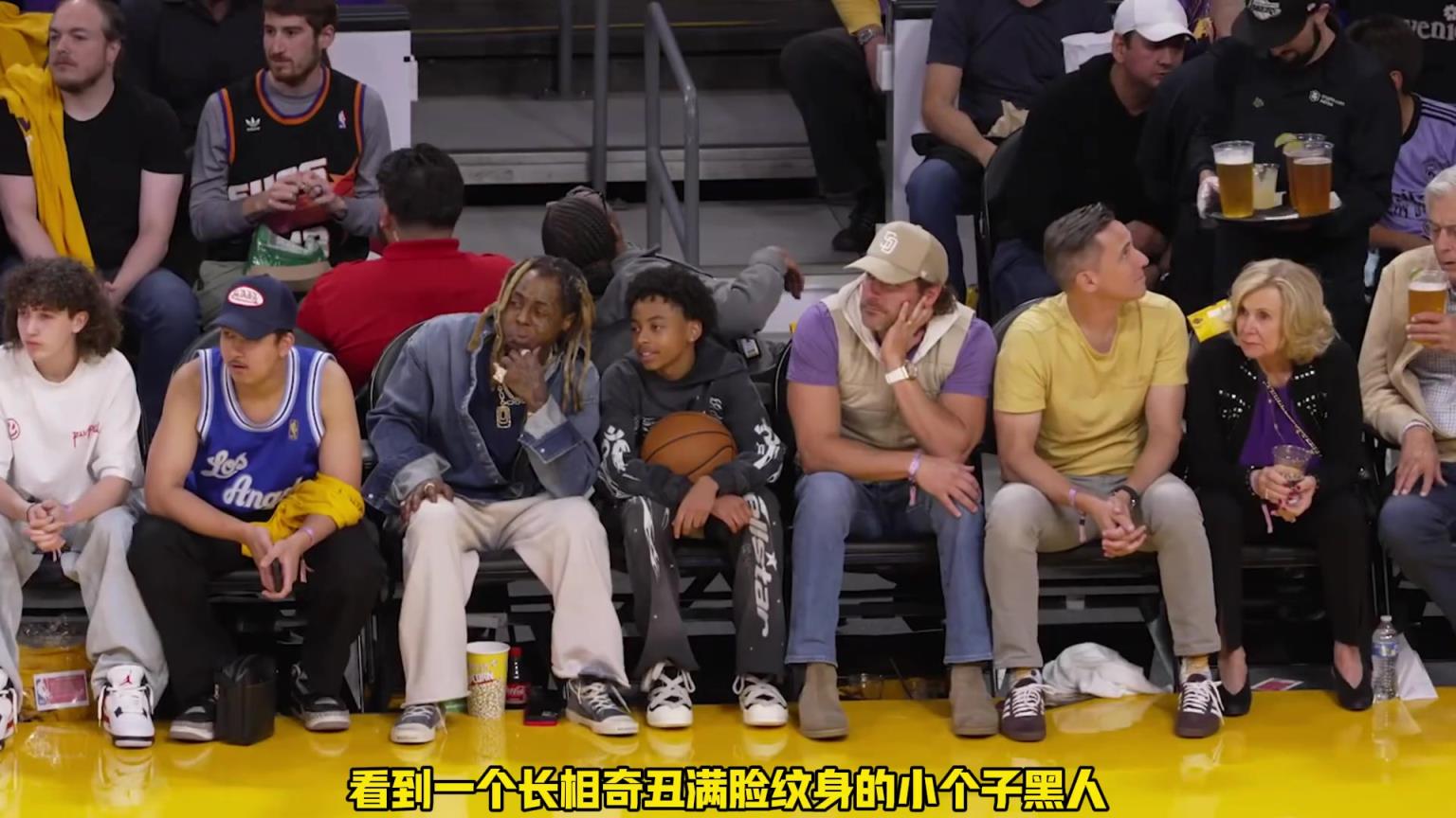 湖人主场边经常出现的丑陋小个子，身边美女总是每次都不一样