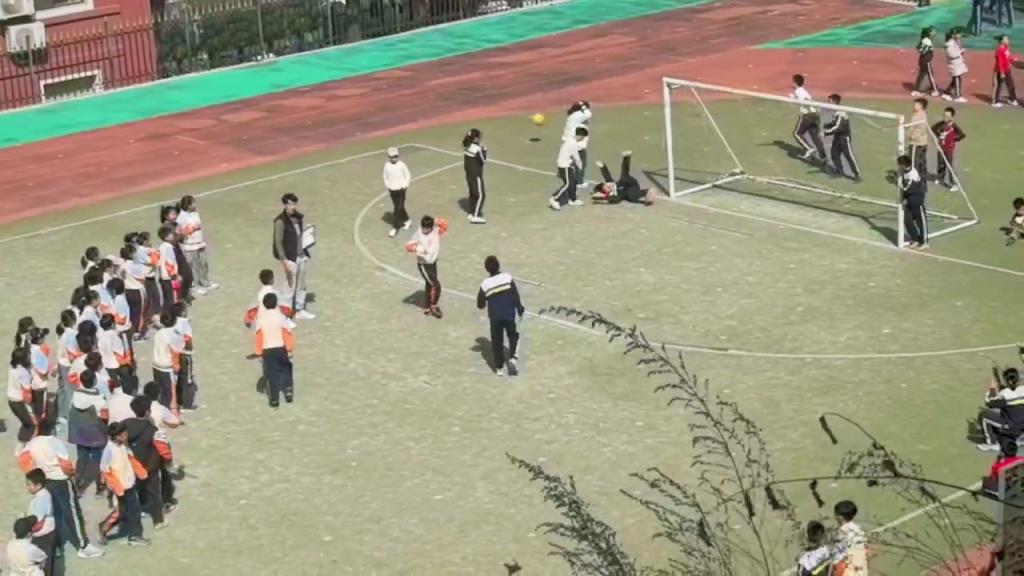12码前无懦夫❗️小学生罚丢点球后痛哭