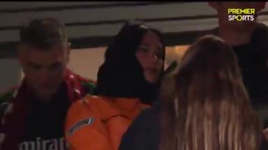 当枪迷？知名美女歌手Dua Lipa现场观战阿森纳vs皇马