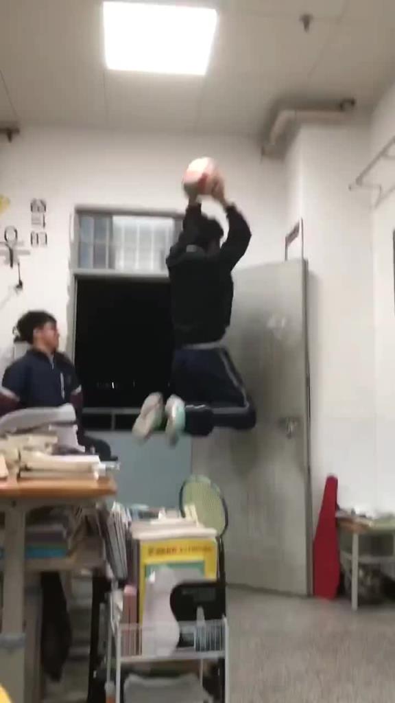 那是个稀松平常的晚自习