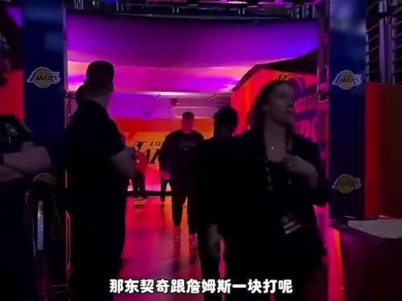 能打脸不？杨毅此前：反正冠军没戏，东詹不防守，大不了一块摊手