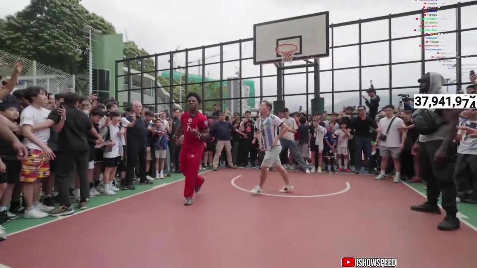 甲亢哥和“梅西”街头1v1斗牛，进球后对“梅西”一顿怒吼
