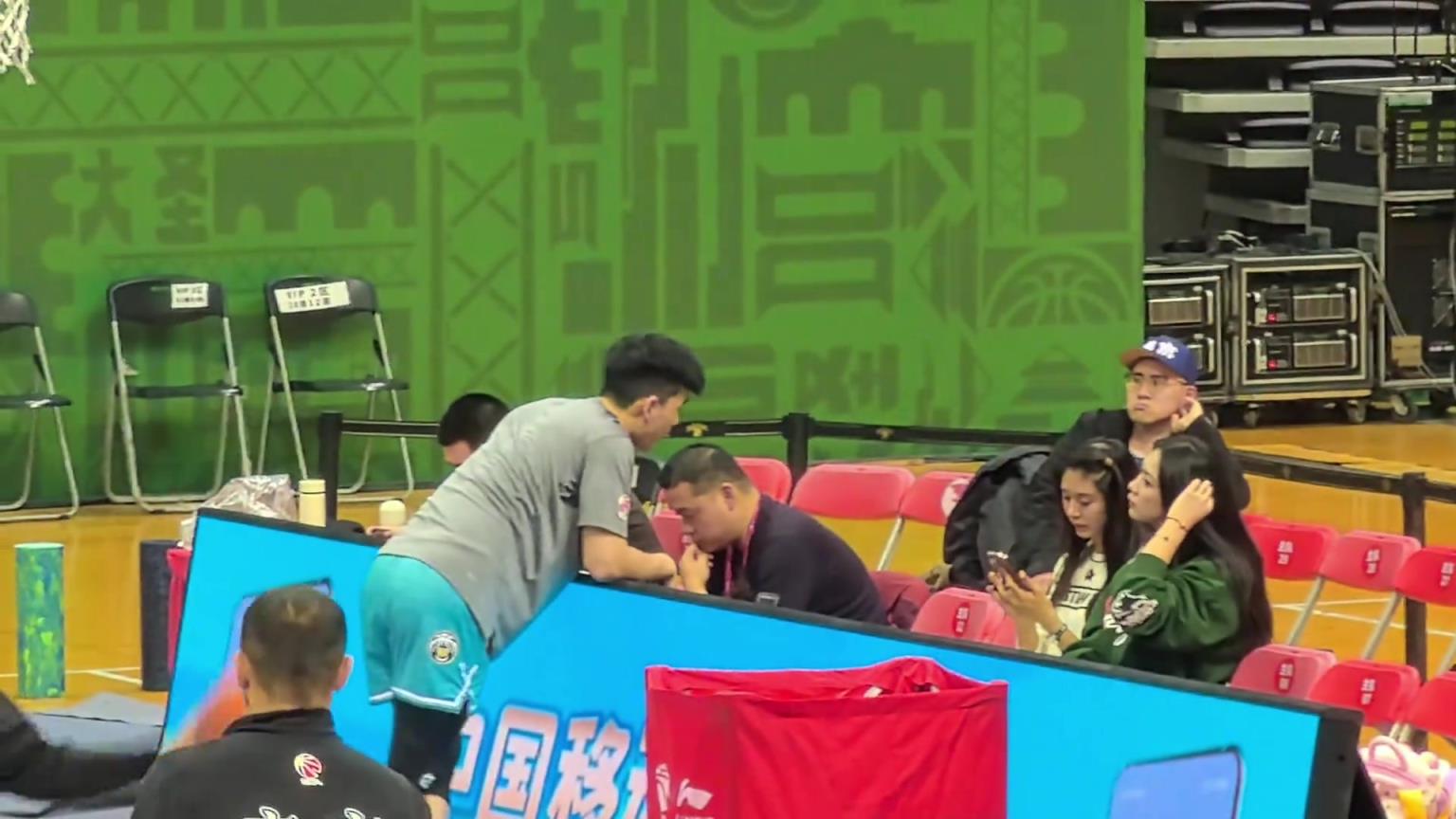 早已见过家长！女友卓识母女二人曾场边观看林葳比赛