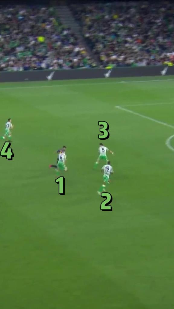 1V4很难吗？苏牙：你们一起上吧！哥也不怕！