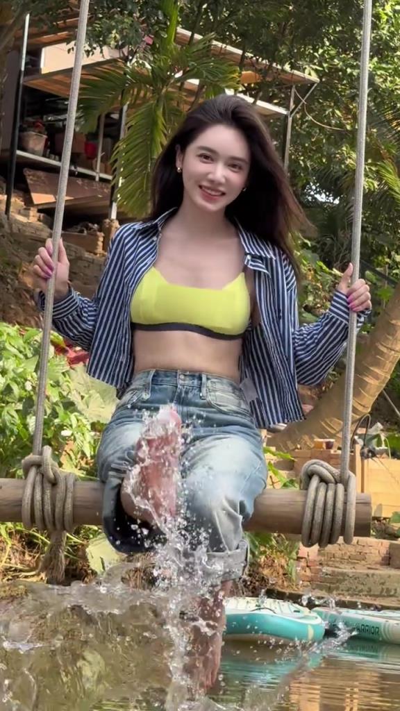 这尺度得打码美娜：恰逢春日 一束鲜花 一面春光
