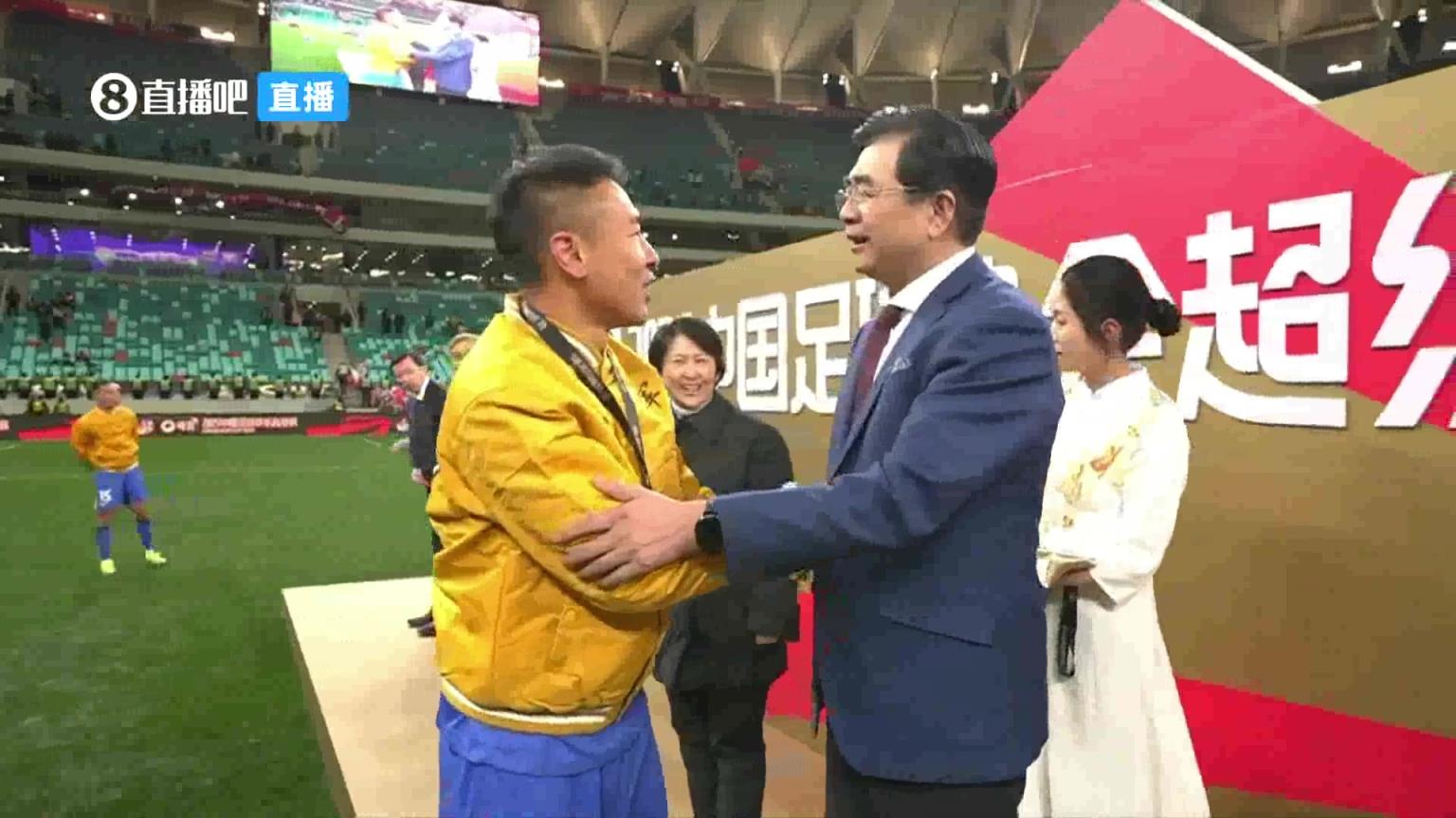 老乡见老乡！宋凯：这老将咋不一样呢 于汉超：你一来我就进球