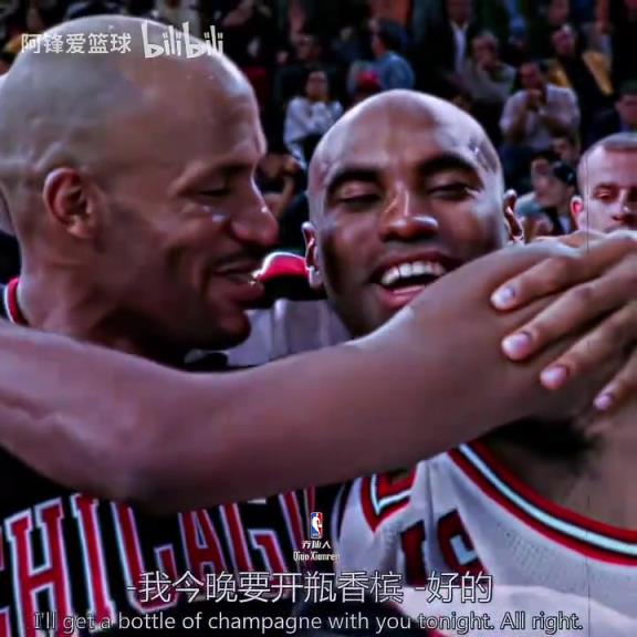 夺个冠至于这么开心吗？乔丹开玩笑假装黑脸不跟队友拥抱……
